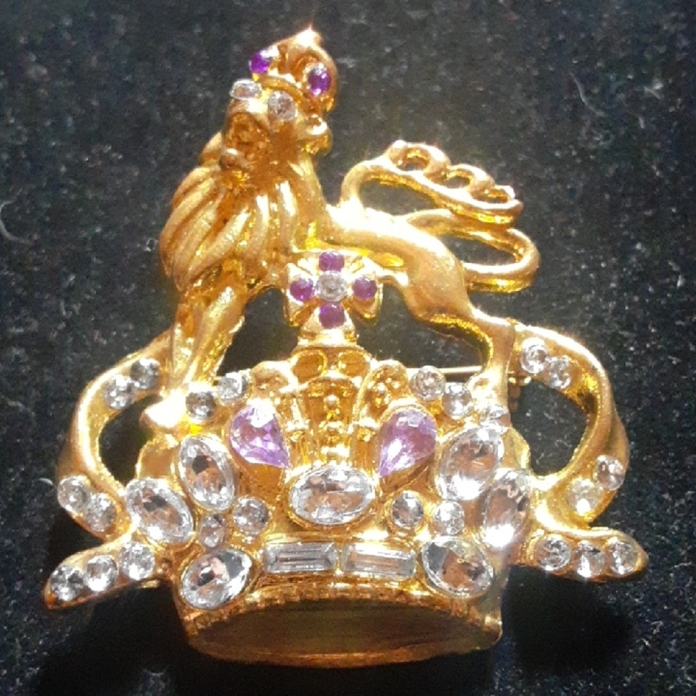Gold Tone and Purple Lion Crown Brooch